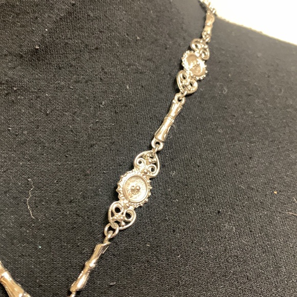 Necklace, Black and Silver design with a detail chain, 21”, Excellent Co… - Picture 4 of 12